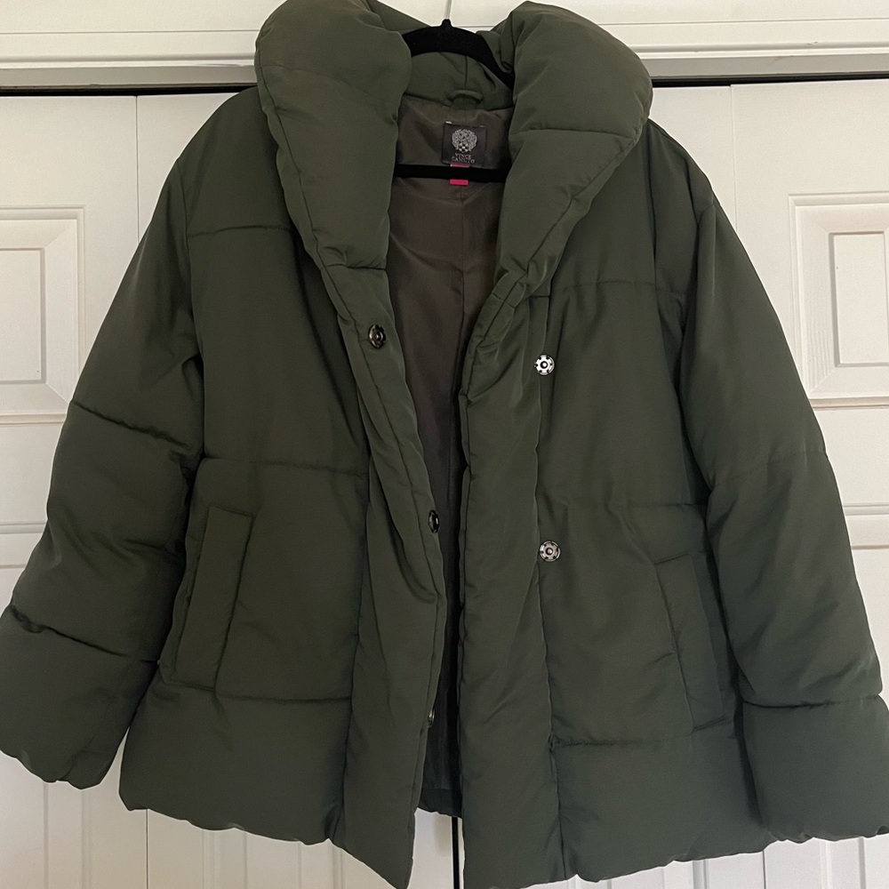 Green puffer by Vince Camuto. 💚💚💚Sz small. Notice any imperfections